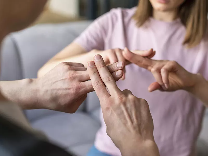 Ambiente igual para todos, na SANCRIS profissionais com deficiência percebem que o local de trabalho não é um obstáculo.